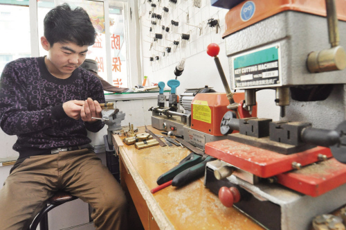 坡脚乡开锁店为啥“牛号”频现 听开锁师傅讲什么锁最防盗