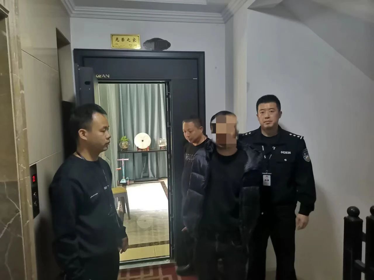 坡脚乡全副伪装仍被识别！双龙公安成功抓获一名撬锁盗窃嫌疑人